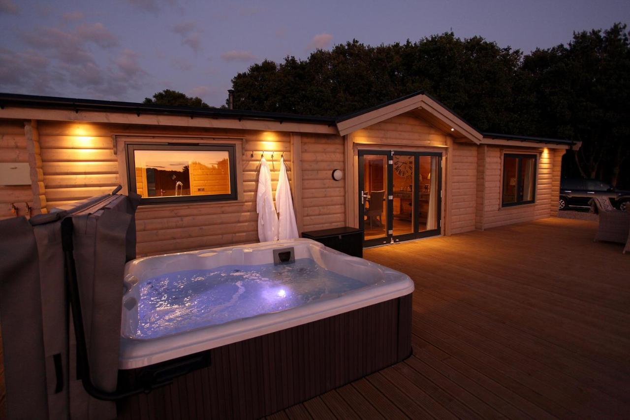 Cambridgeshire Lakes - Luxury Lodges In A Stunning Lake Location Gamlingay Bagian luar foto