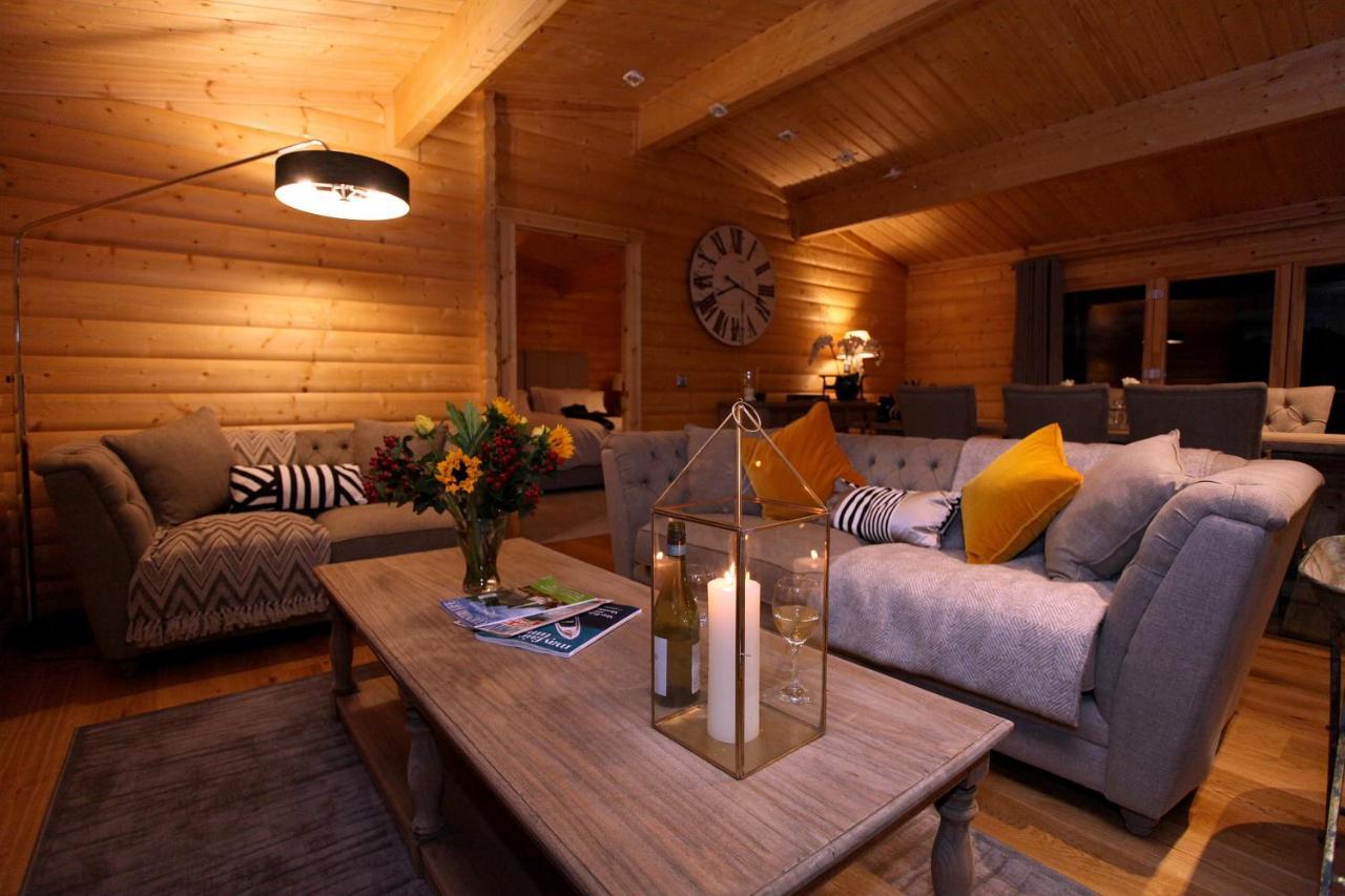 Cambridgeshire Lakes - Luxury Lodges In A Stunning Lake Location Gamlingay Bagian luar foto