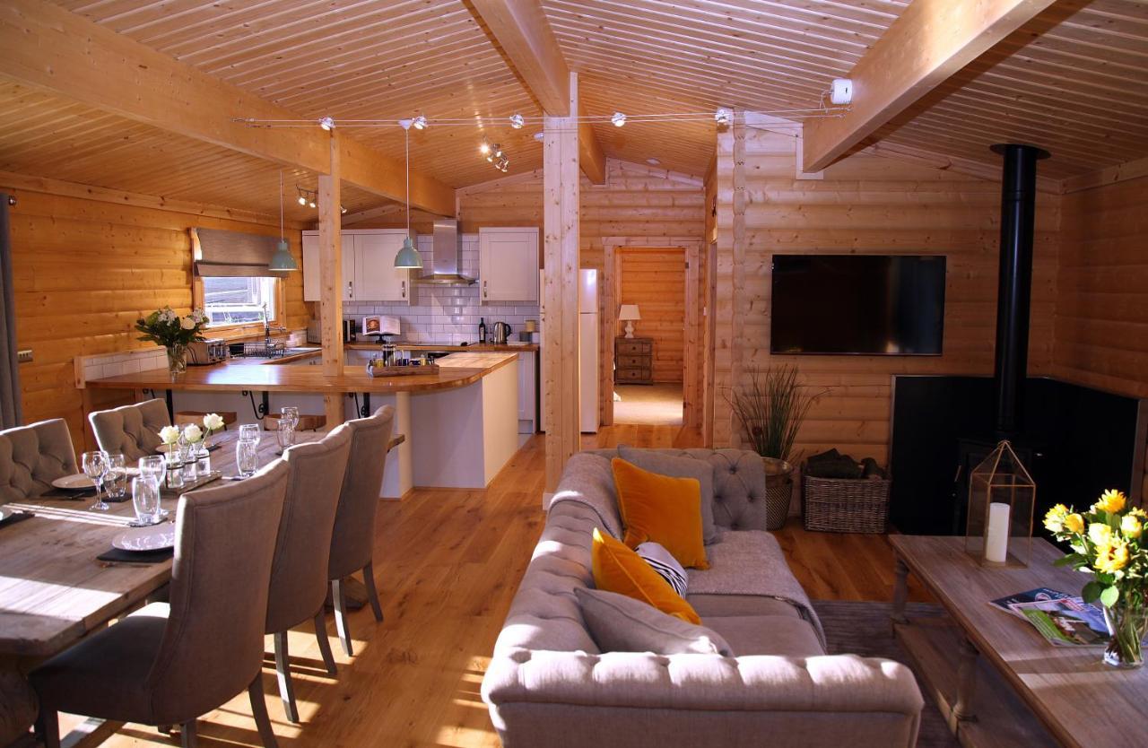 Cambridgeshire Lakes - Luxury Lodges In A Stunning Lake Location Gamlingay Bagian luar foto