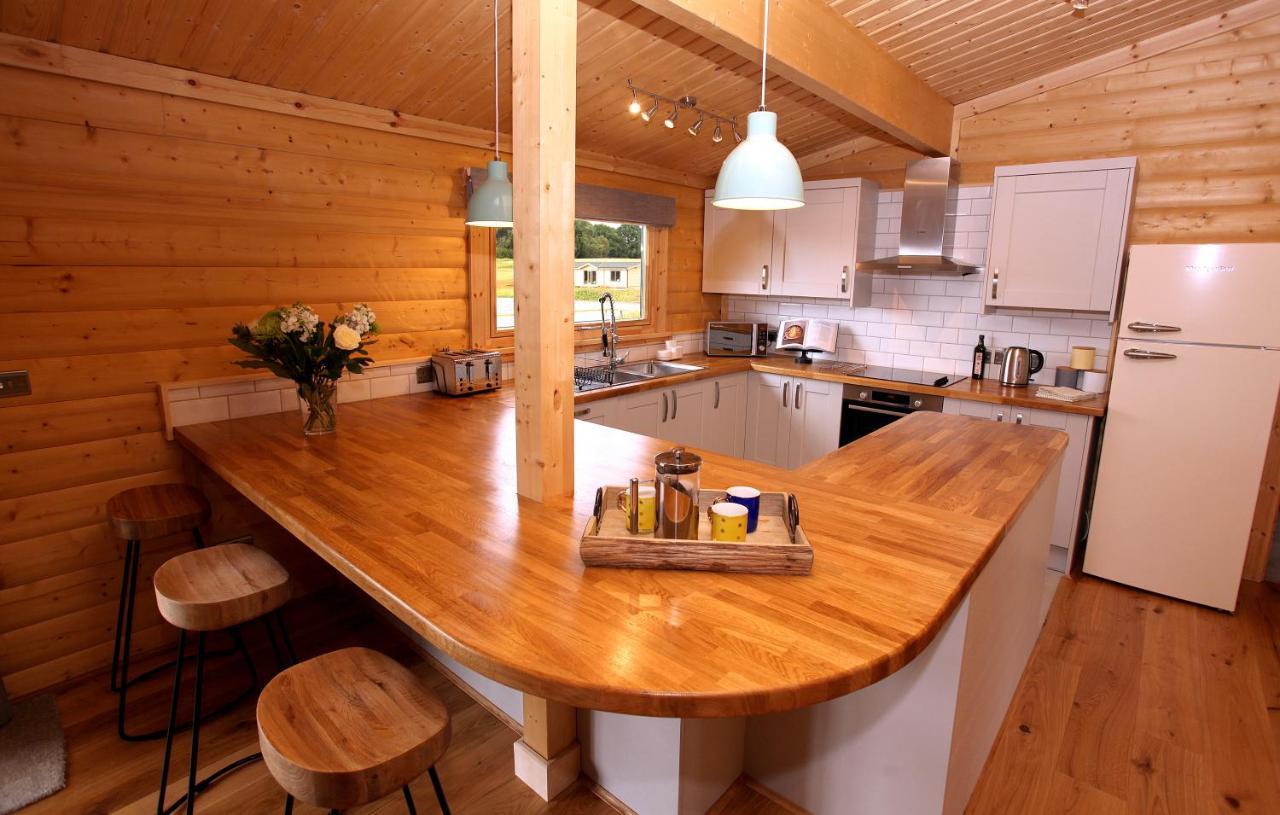 Cambridgeshire Lakes - Luxury Lodges In A Stunning Lake Location Gamlingay Bagian luar foto