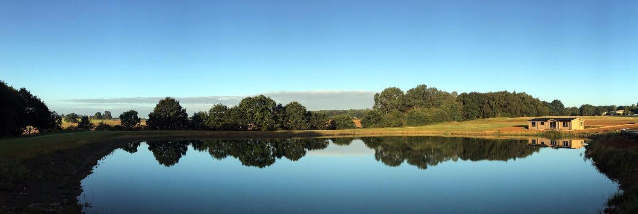 Cambridgeshire Lakes - Luxury Lodges In A Stunning Lake Location Gamlingay Bagian luar foto
