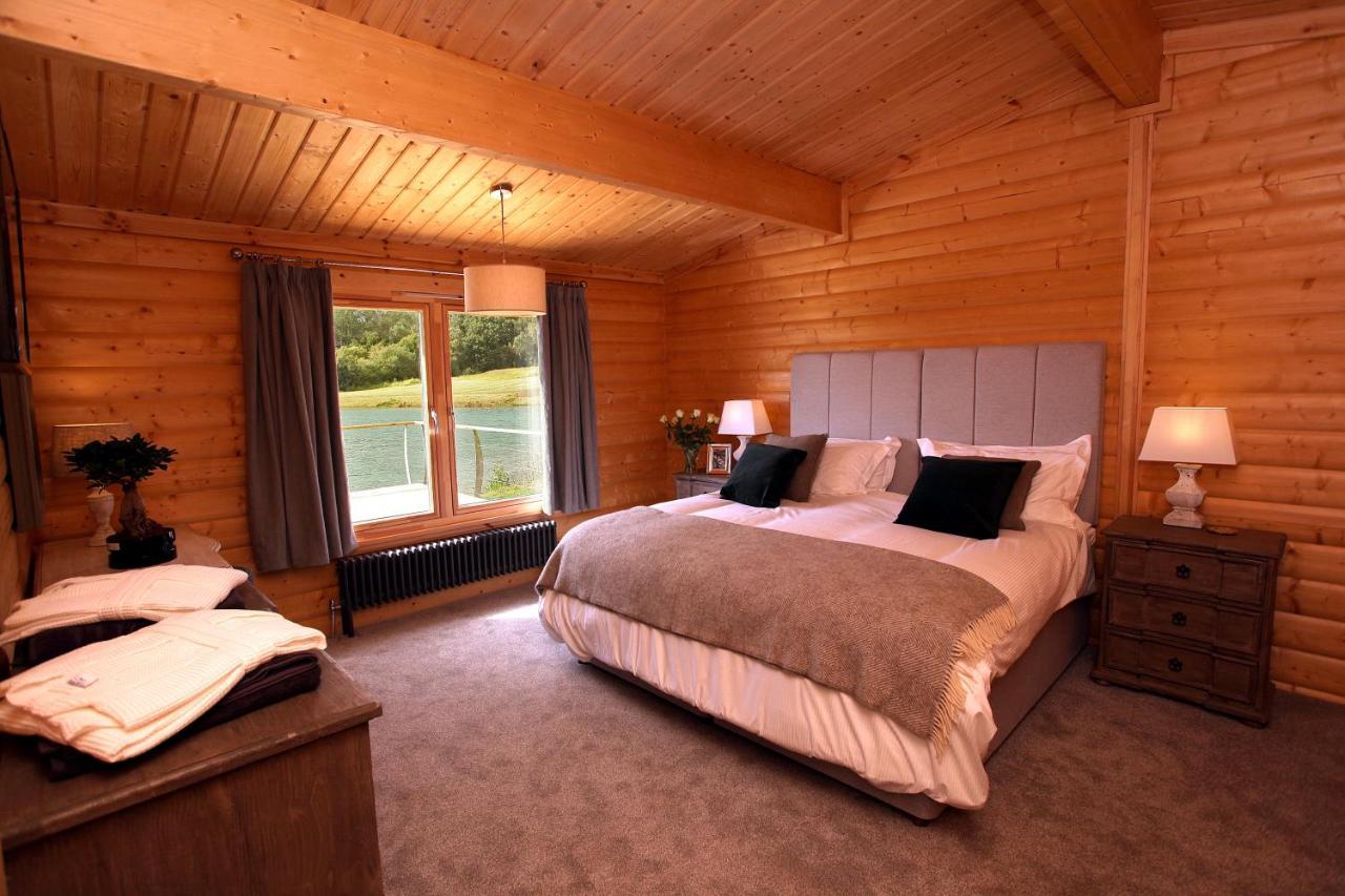 Cambridgeshire Lakes - Luxury Lodges In A Stunning Lake Location Gamlingay Bagian luar foto