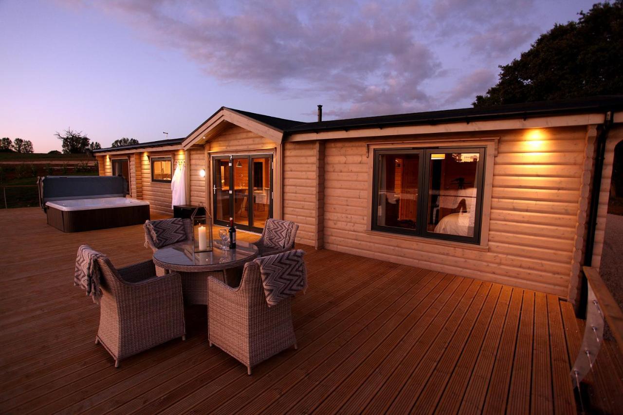 Cambridgeshire Lakes - Luxury Lodges In A Stunning Lake Location Gamlingay Bagian luar foto